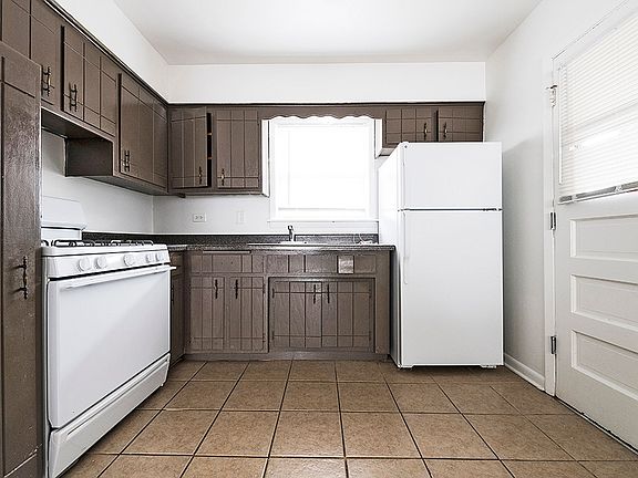3rd image of 14020 S School St APT 2B