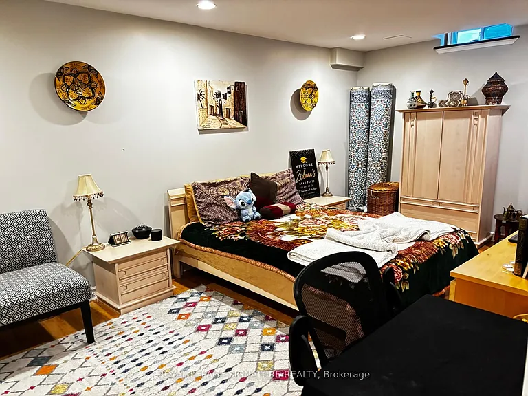 6568 Aston Martin Mews — Photo 21