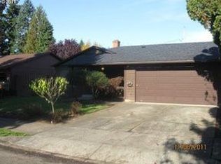 9219 SE Oak St, Portland, OR 97216