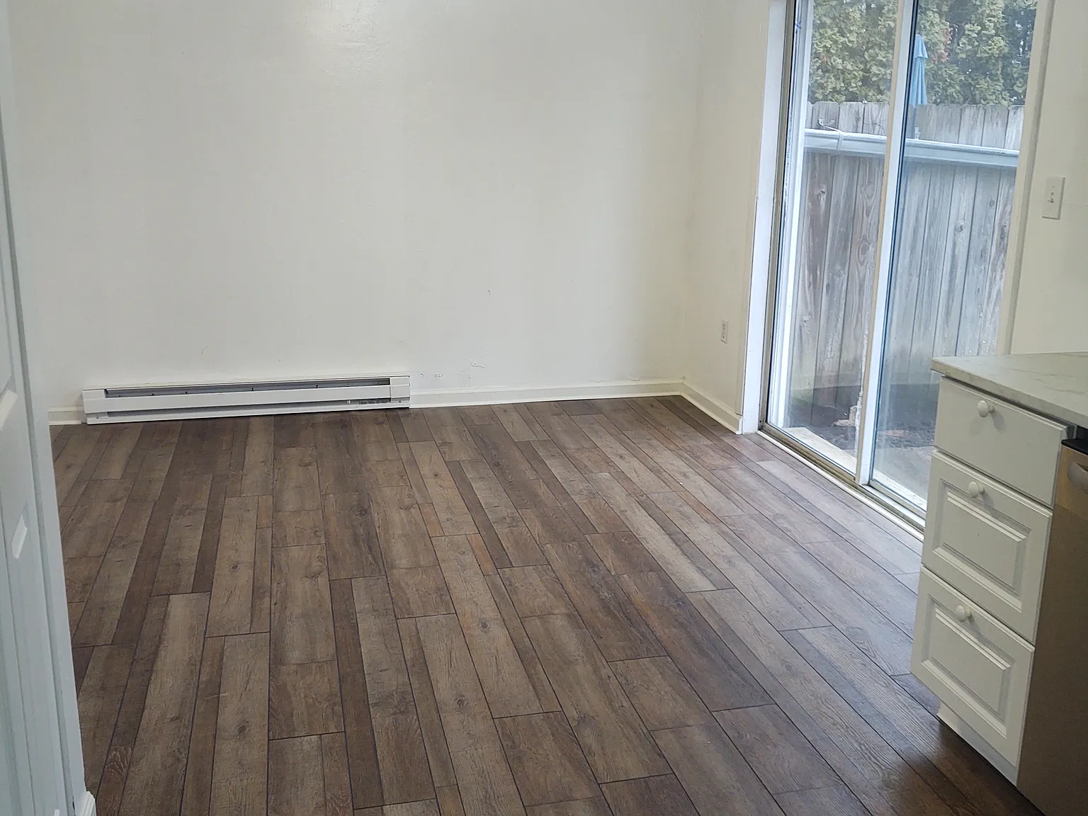 3 bed, 1100 sqft, $1,300 — Photo 4