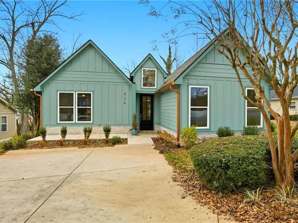 934 Zion Cir, Roswell, GA 30075