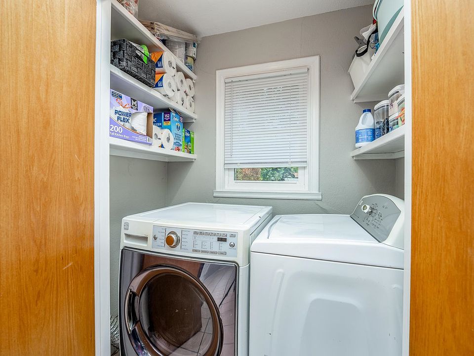 16th image of 739 N Mount Carmel Ave