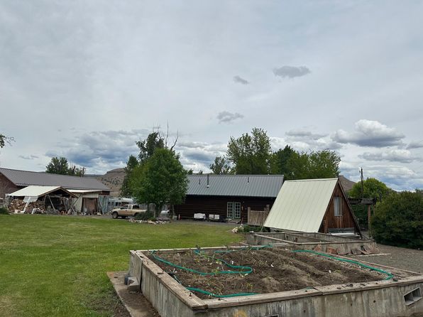 150 School House Dr, Dayville, OR 97825