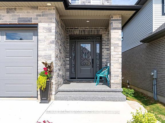 3rd image of 45 Peggy Ave