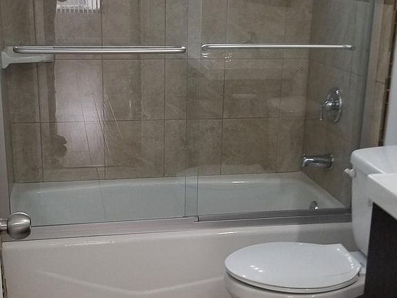 4th image of 1231 N Genesee Ave APT 2