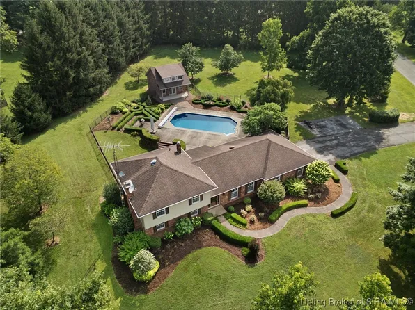 131 E Eastern Hills Boulevard, Salem, IN 47167