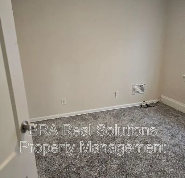 587 S Burgess Ave — Photo 18