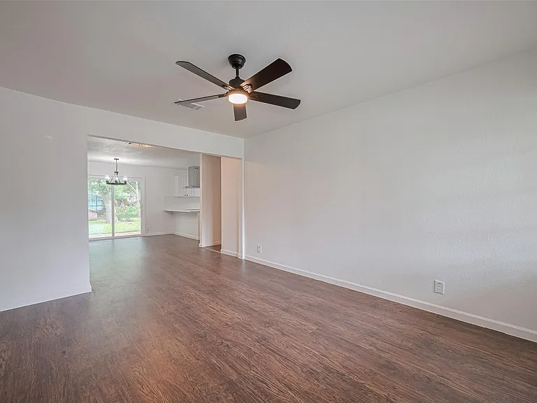 2112 Walnut Ln — Photo 10