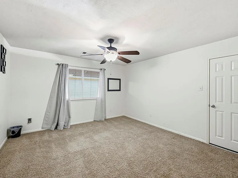 14403 Lakepointe Bend Ln — Photo 32