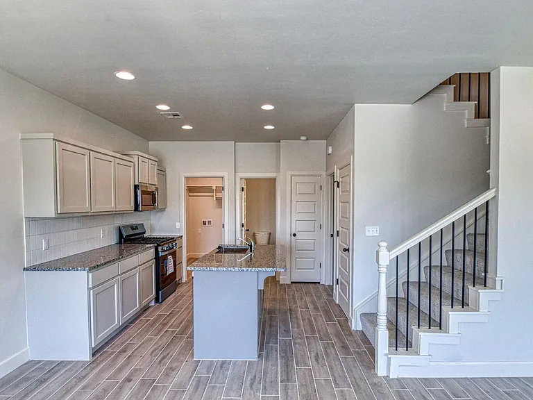 8101 Solare Pl — Photo 10