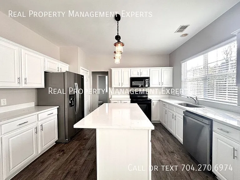 18124 Harbor Mist Rd — Photo 3