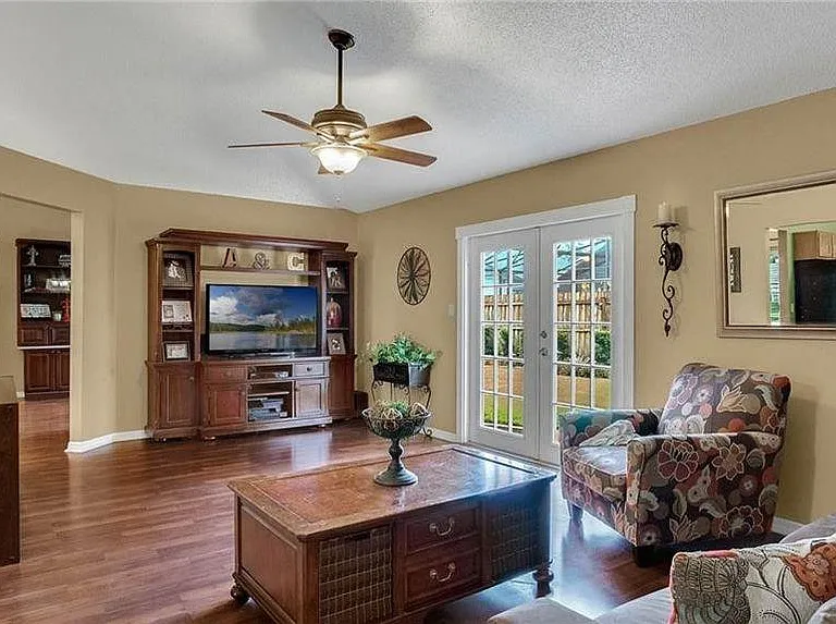 1017 Butler Creek Ct — Photo 5