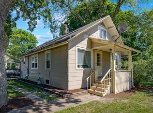 753 Raymond St, Elgin, IL 60120