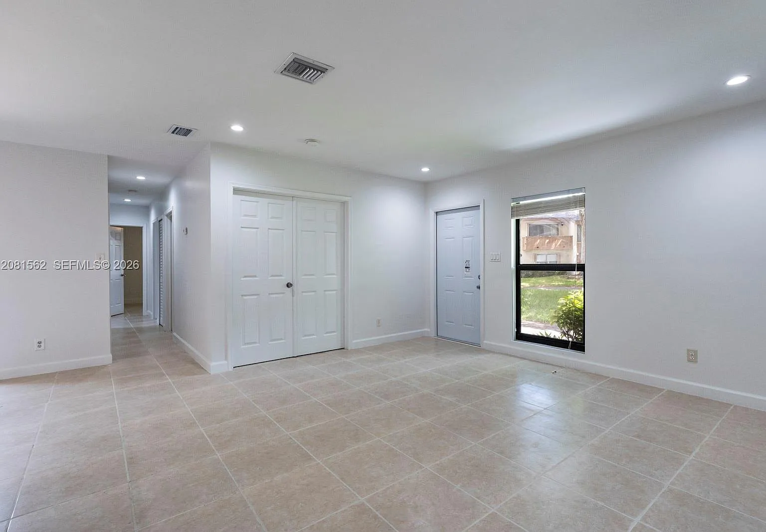 Greenglades Condo No 4 Bl — Photo 3