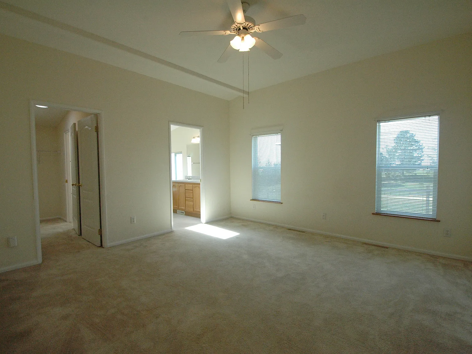 3 bed, 2.5 bath, $3,700 — Photo 4
