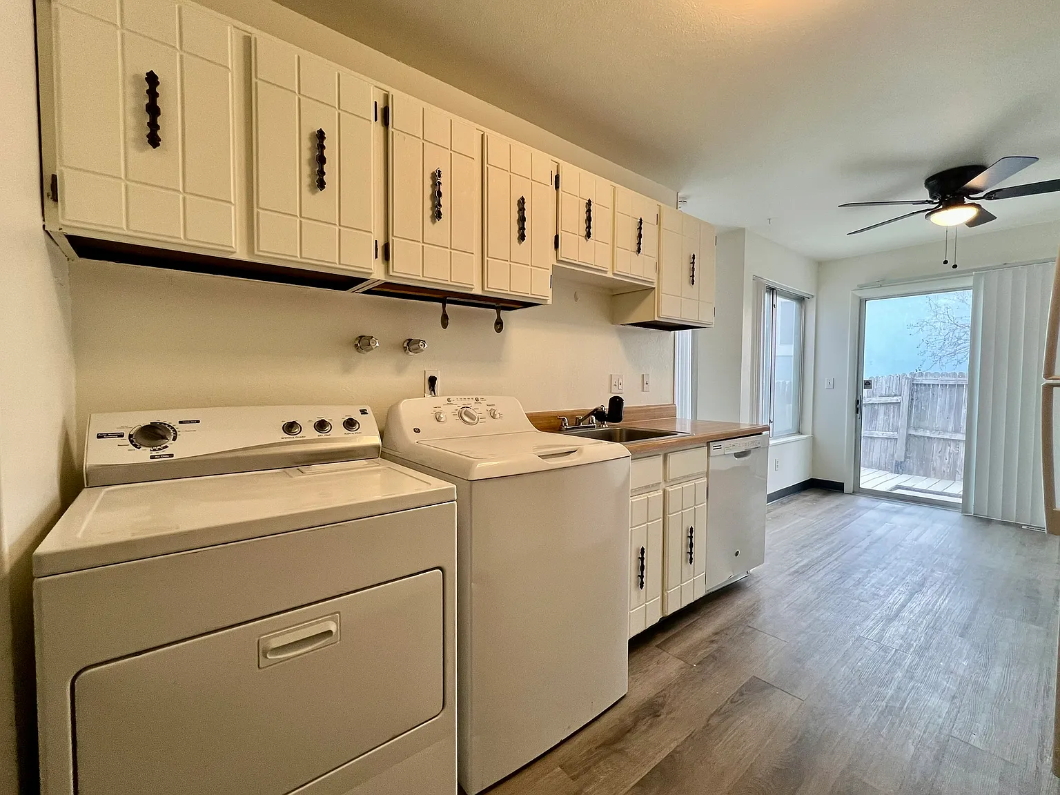 2 bed, 800 sqft, $1,899 — Photo 4
