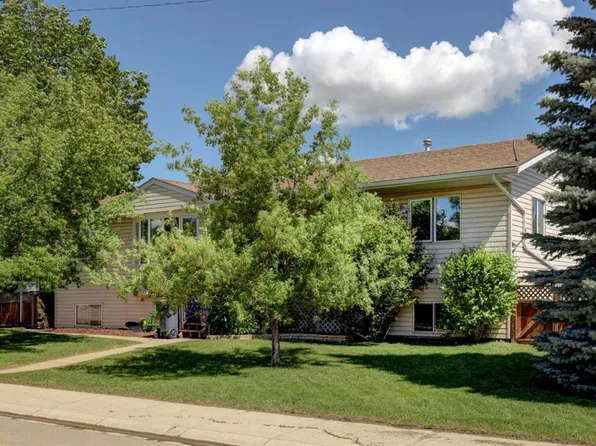 426 S 9th St, Beiseker, AB T0M 0G0