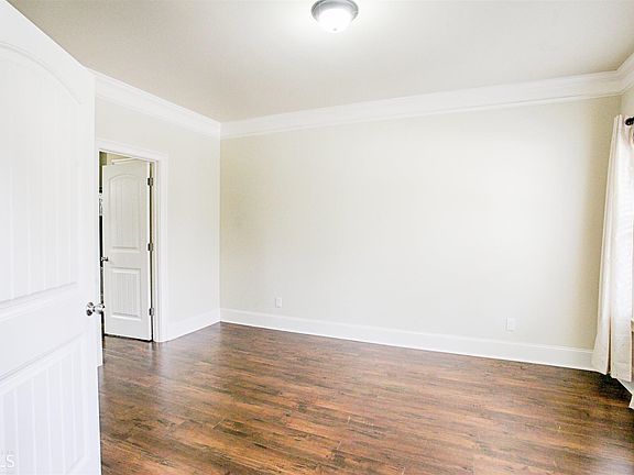 5th image of 361 Sonoma Ln
