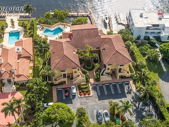 2nd image of 931 Palm Trl APT 10