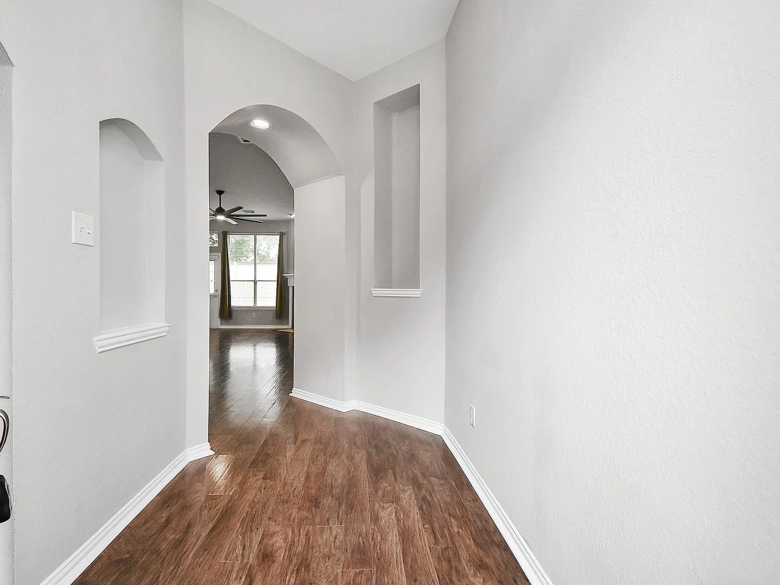 3 bed, 2.0 bath, 1540 sqft, $2,000 — Photo 4