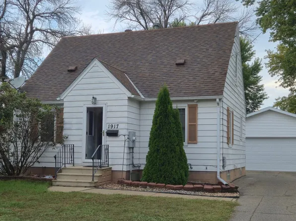 1917 E Oakland Ave, Austin, MN 55912