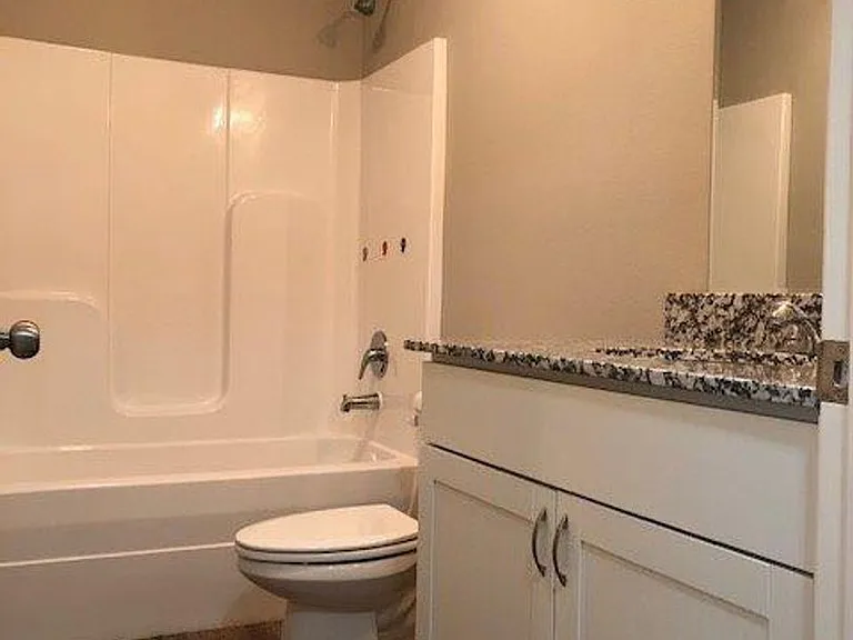 600 SW Loudon Dr #1 — Photo 12