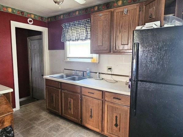 224 Reddingdale Dr, New Castle, IN 47362