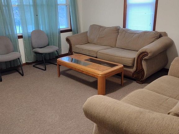 5th image of 7 College Hill Dr