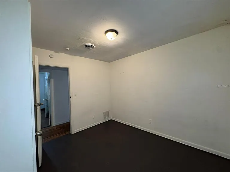 416 Sun Ct — Photo 4