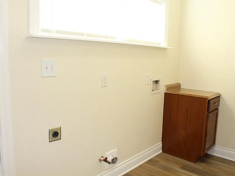 410 Hahlo St — Photo 21