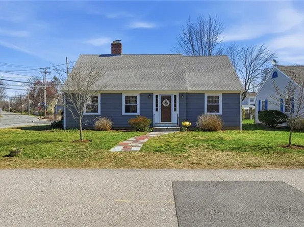 2 Duncan Rd E, Rumford, RI 02916