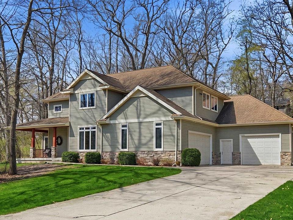 1st image of 292 Maple Heights Road