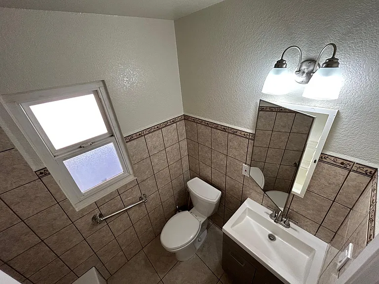 381 Frances Dr — Photo 9