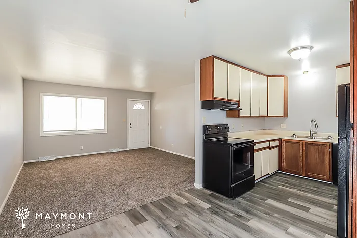 3 bed, 1.0 bath, 864 sqft, $1,235 — Photo 2