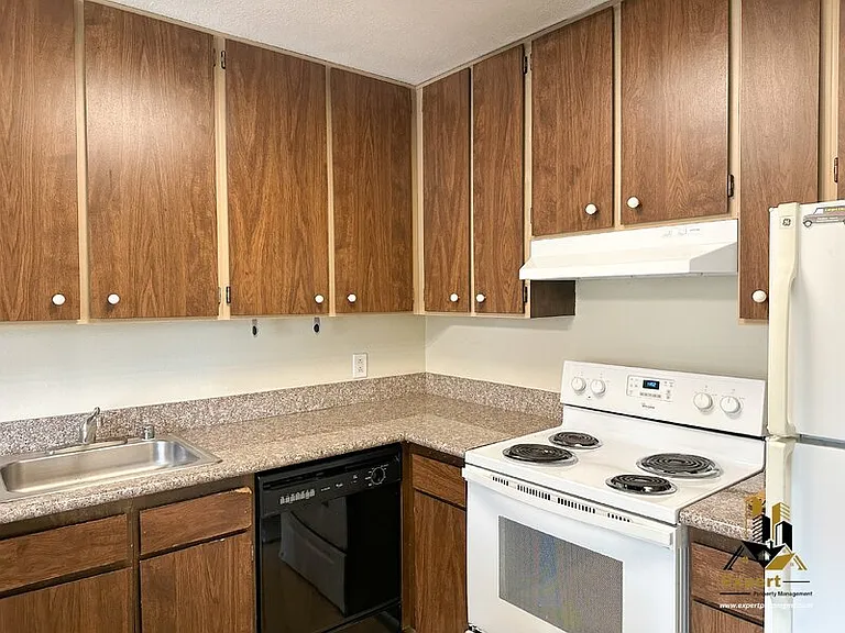 2200 Woodside Ln #5 — Photo 4