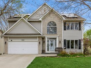9028 Timberwood Dr, Johnston, IA 50131
