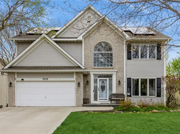 9028 Timberwood Dr, Johnston, IA 50131