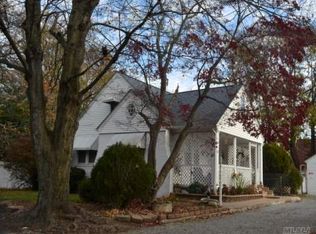 45 Redmond Ave, Bay Shore, NY 11706