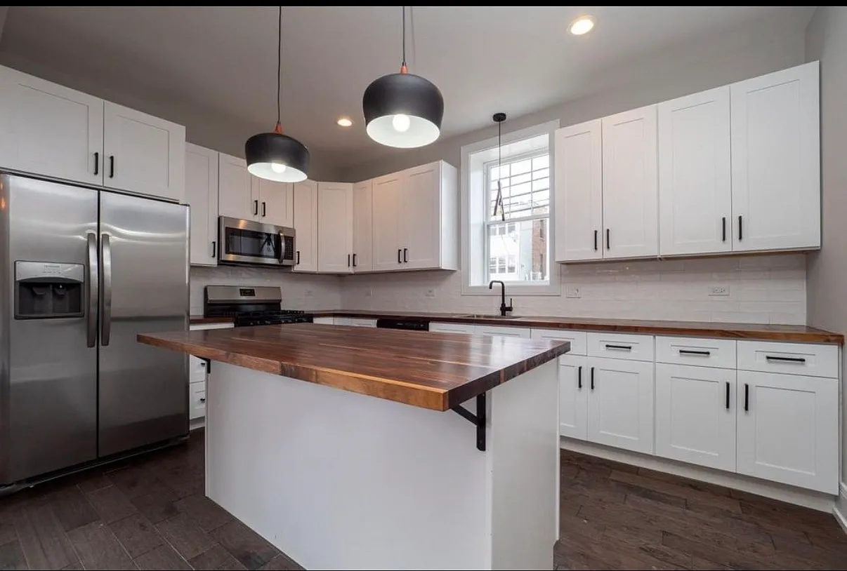 4 bed, 2000 sqft, $3,620 — Photo 2