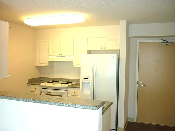 3rd image of 801 South St #2001-1