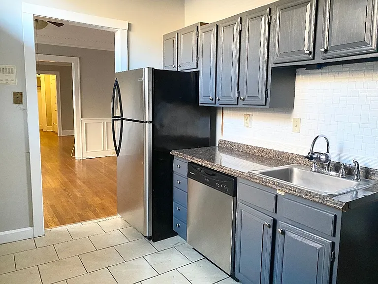 2705 Hampshire Rd — Photo 3