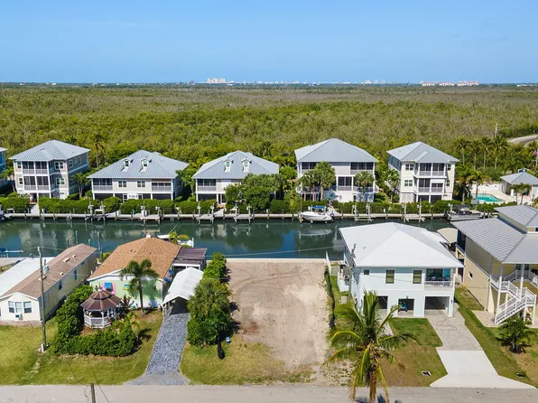 609 Sunset Dr, Goodland, FL 34140