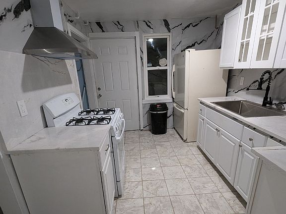 4th image of 31 Lardner Ct
