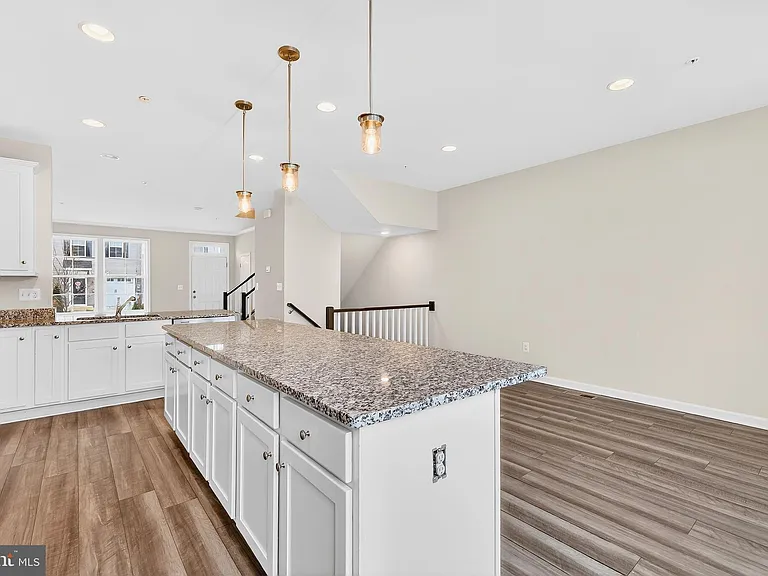 1017 Flester Ln — Photo 8