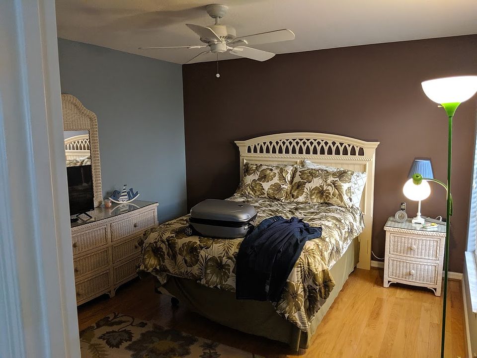 Decond Bedroom