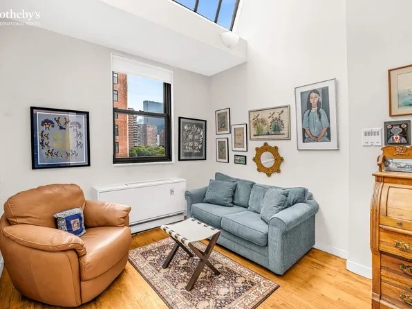 400 West 23rd Street image 10 of 14