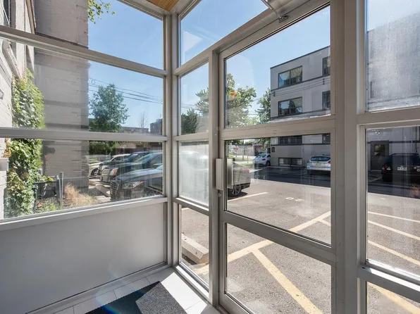 8 Oakwood Avenue North