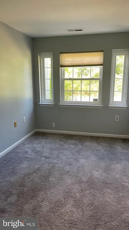 3 bed, 1073 sqft, $2,400 — Photo 4