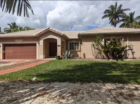8929 NW 165th Ter, Miami Lakes, FL 33018