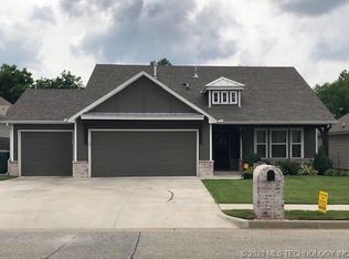 5318 S Skylane Dr W, Sand Springs, OK 74063